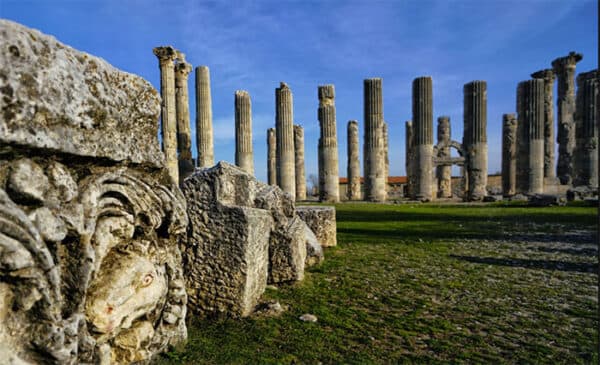 Uzuncaburç (Diokaesareia) antik kenti